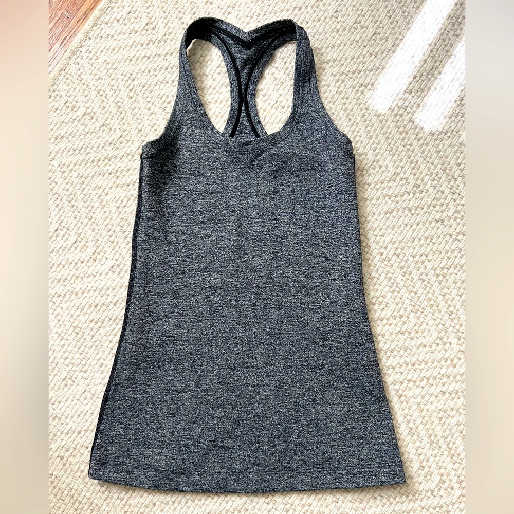 Lululemon Women’s Gray Stretch Tank! (Size: 2)